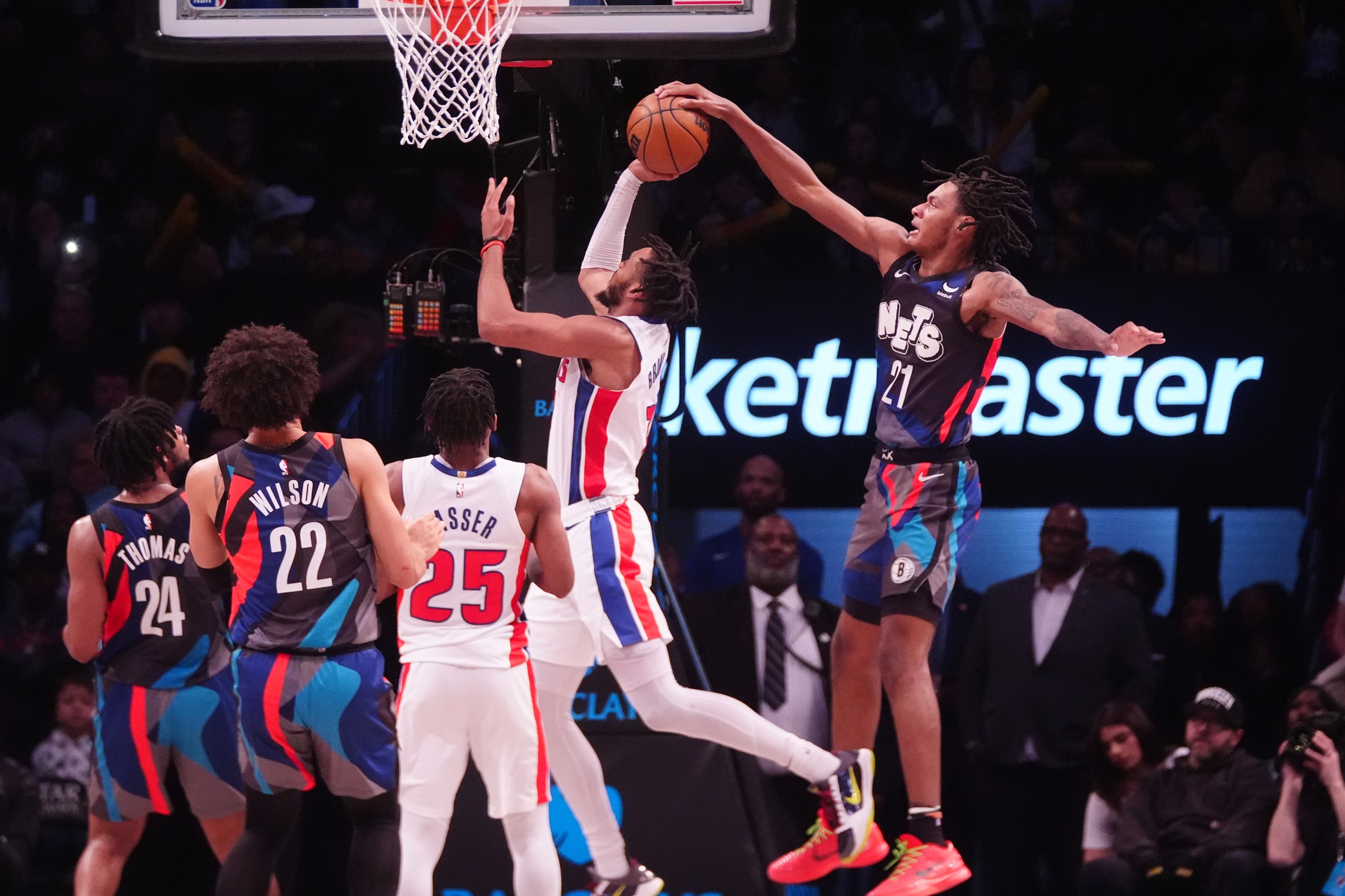 Brooklyn Nets rookie Noah Clowney blocks shot