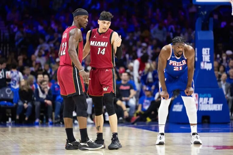 Miami Heat star Jimmy Butler speaks to teammate during Play-In game after sustaining knee injury