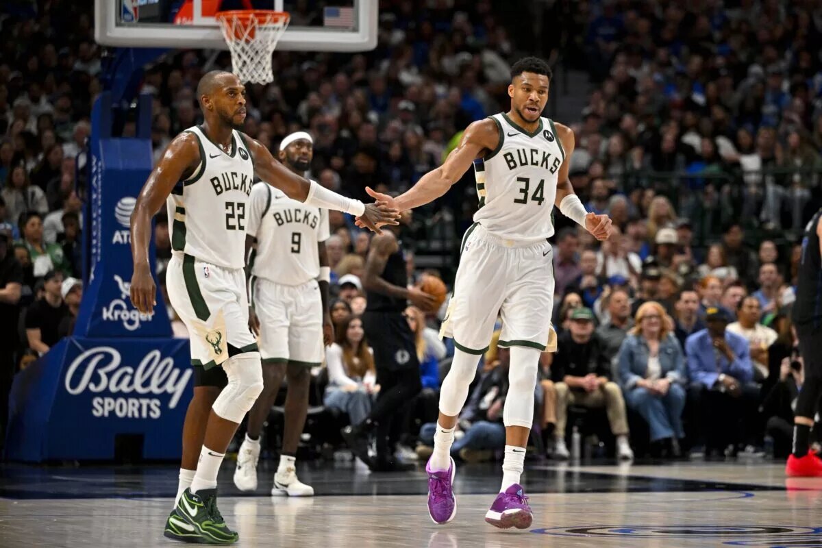 Milwaukee Bucks forwards Giannis Antetokounmpo and Khris Middleton