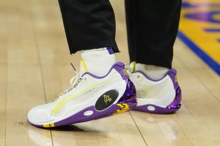 Lakers guard D'Angelo Russell is considering opting out of his contract this season.