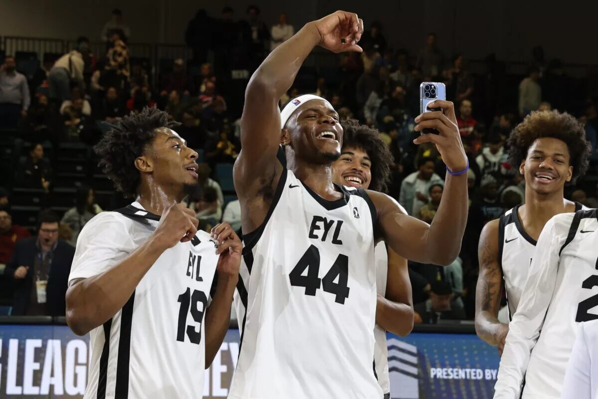 Oscar Tshiebwe was named G league rookie of the year.