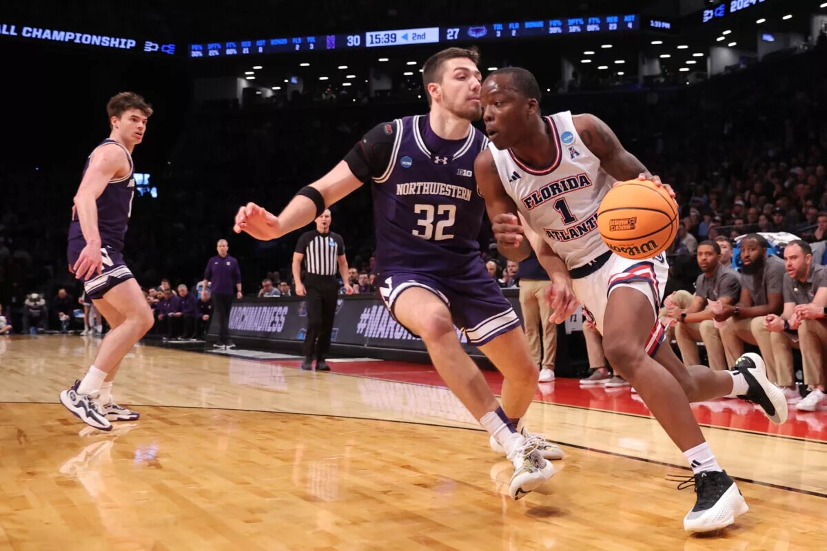 Johnell Davis is down to his final two schools