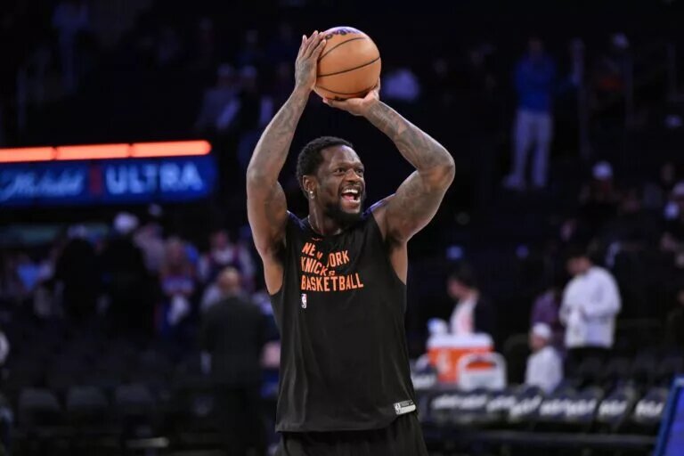 New York Knicks forward Julius Randle testing out injury at shootaround