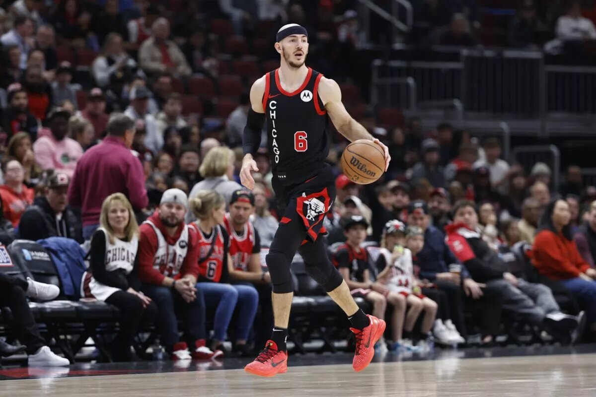 Alex Caruso's contract gives the Bulls a difficult decision to make.