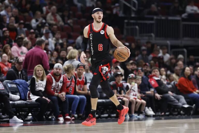 Alex Caruso's contract gives the Bulls a difficult decision to make.