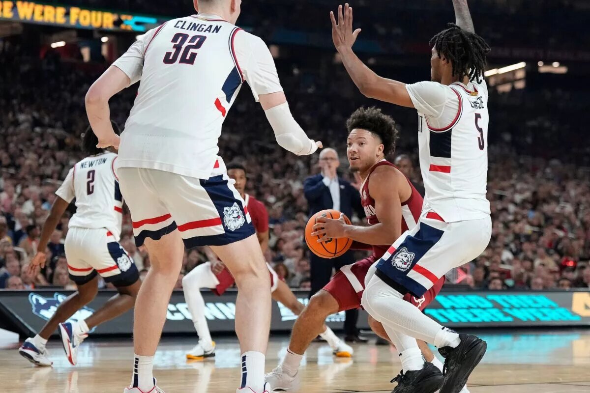Donovan Clingan recently declared for the NBA draft.