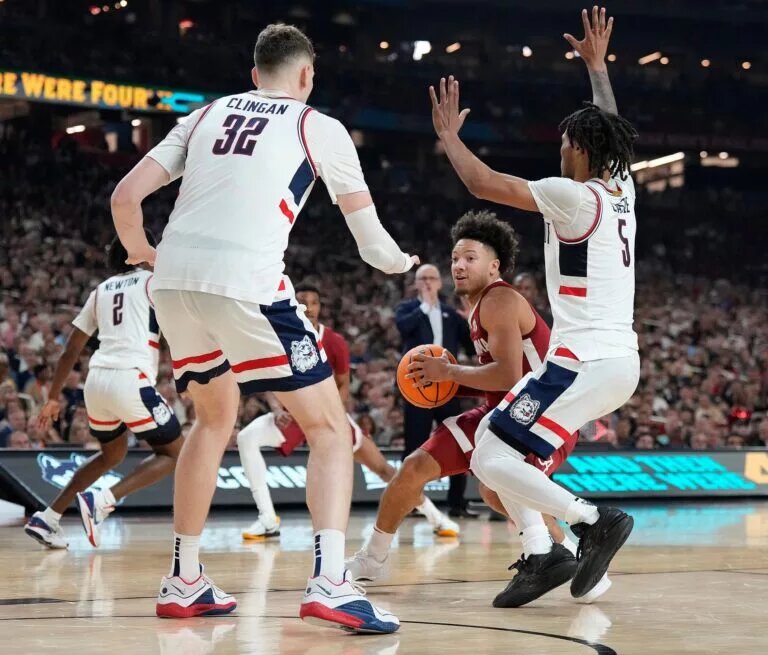 Donovan Clingan recently declared for the NBA draft.