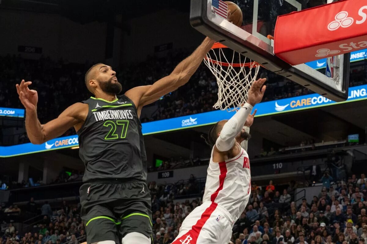 Minnesota Timberwolves center Rudy Gobert makes defensive play