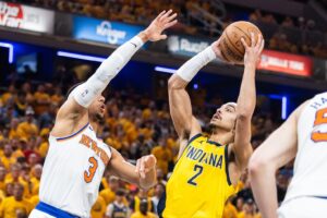 New York Knicks swingman Josh Hart contests Indiana Pacers player’s shot in 2024 NBA Playoffs after sustaining injury