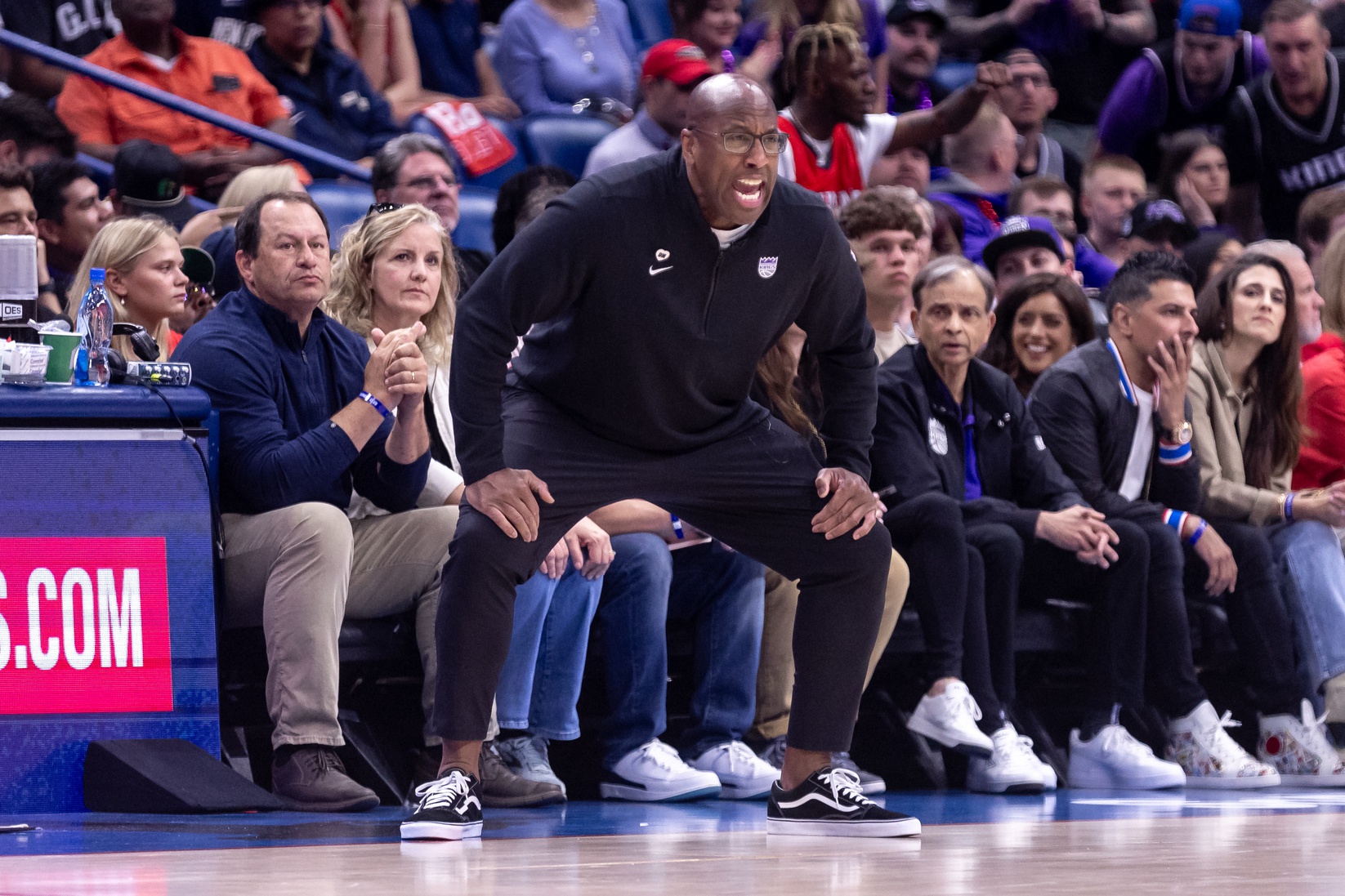 Sacramento Kings head coach Mike Brown