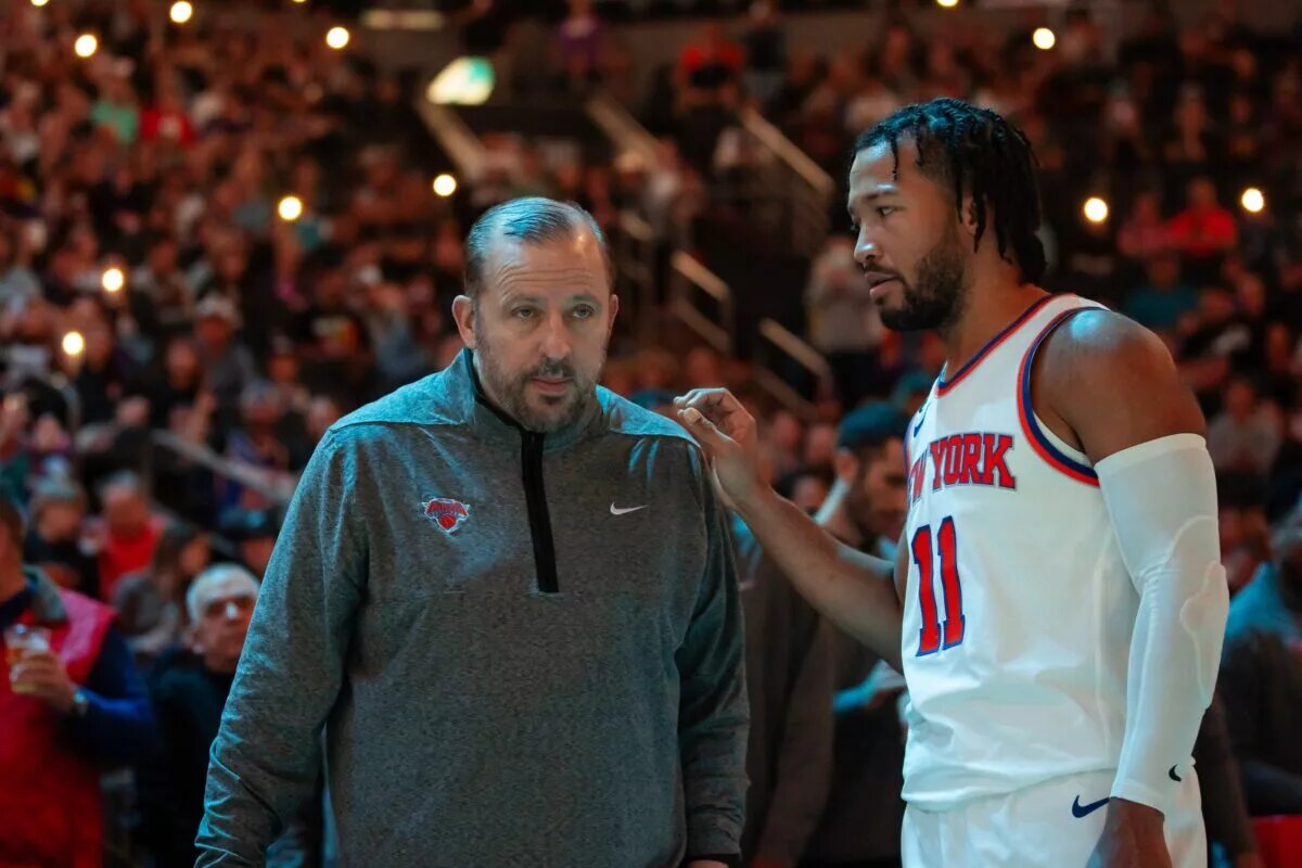 Nov 20, 2022; Phoenix, Arizona, USA; New York Knicks head coach Tom Thibodeau with guard Jalen Brunson (11) against the Phoenix Suns at Footprint Center. Mandatory Credit: Mark J. Rebilas-USA TODAY Sports