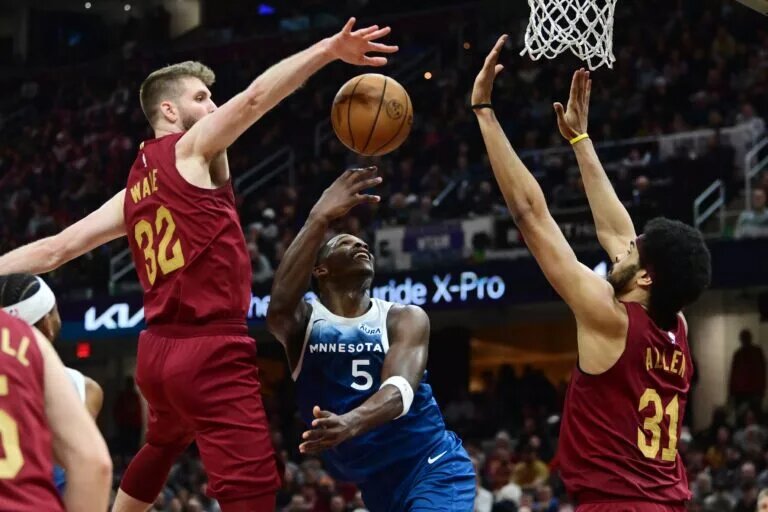 Dean Wade could make his return tonight.