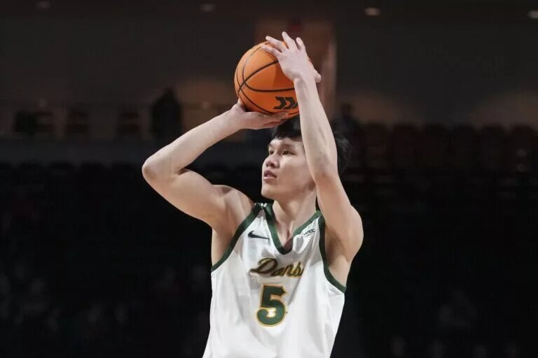 Mike Sharavjamts shooting from deep