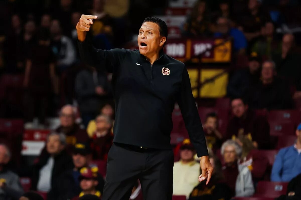 Bethune-Cookman head coach Reggie Theus, Los Angeles Lakers fan