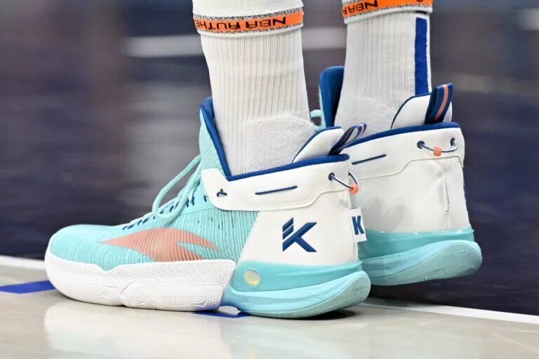 The Mavericks are favorites to land Klay Thompson.
