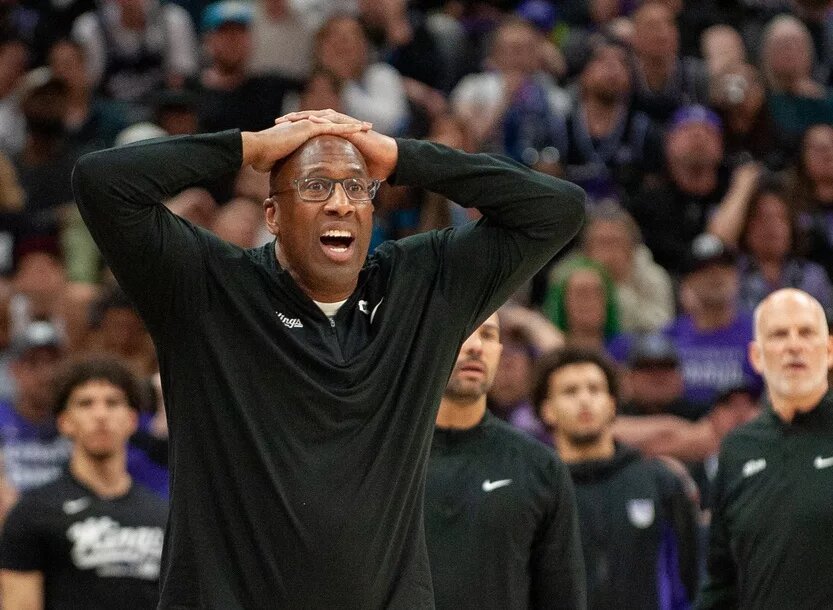 Sacramento Kings head coach Mike Brown