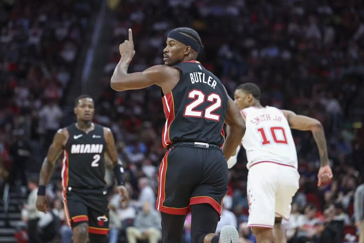 Miami Heat forward Jimmy Butler playing against Houston Rockets