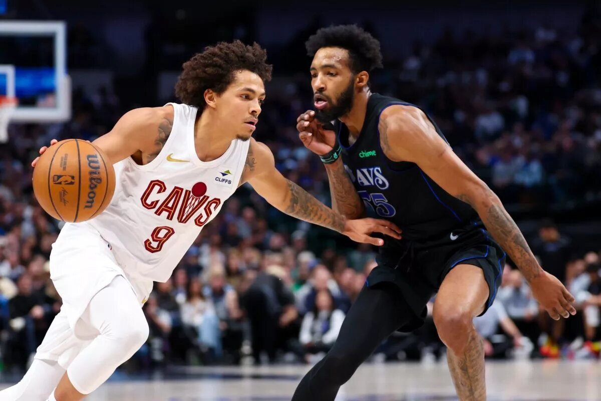 Dec 27, 2023; Dallas, Texas, USA; Cleveland Cavaliers guard Craig Porter (9) drives to the basket as Dallas Mavericks forward Derrick Jones Jr. (55) defends during the first quarter at American Airlines Center. Mandatory Credit: Kevin Jairaj-USA TODAY Sports