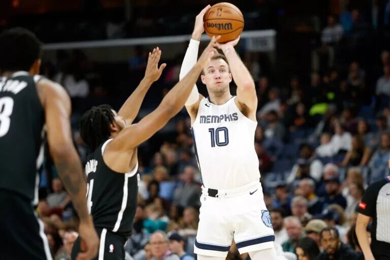 Luke Kennard is one of the best three-point shooters who is still a free agent.