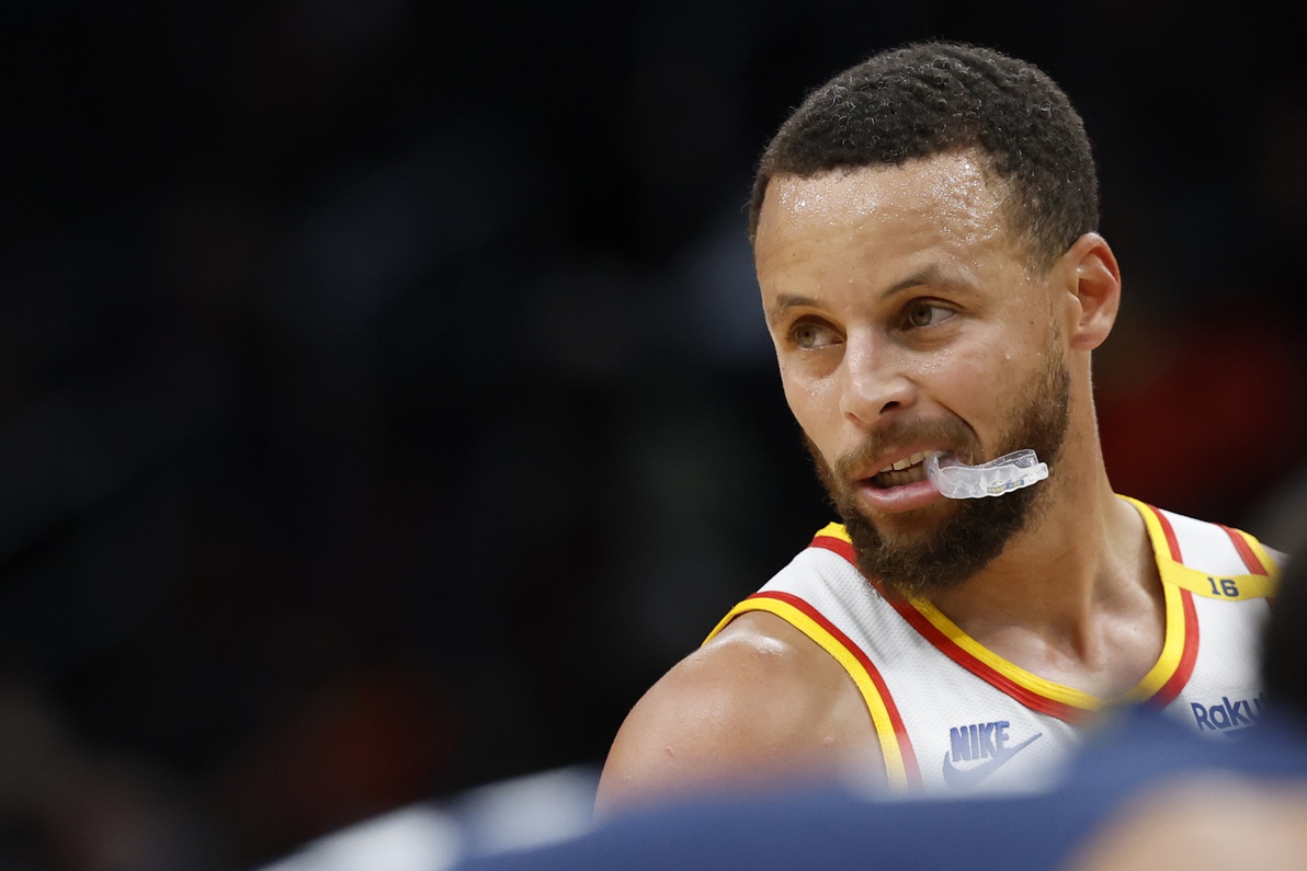 Golden State Warriors guard Stephen Curry (30) prepares to take a free throw against the Washington Wizards in the second half at Capital One Arena.