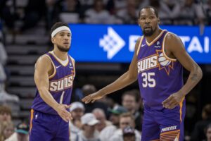 Phoenix Suns guard Devin Booker (1) shakes hands with forward Kevin Durant (35)