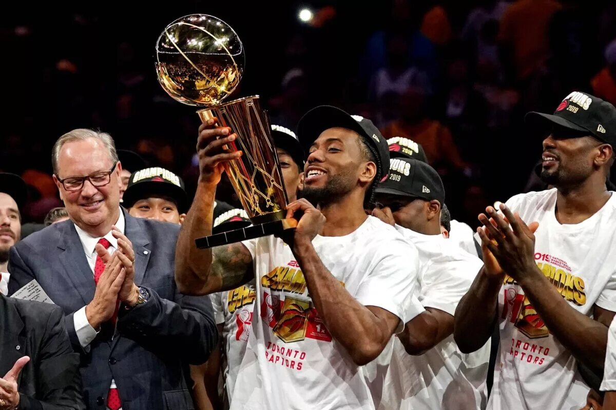 Toronto Raptors forward Kawhi Leonard (2) celebrates with the Larry O'Brien Trophy