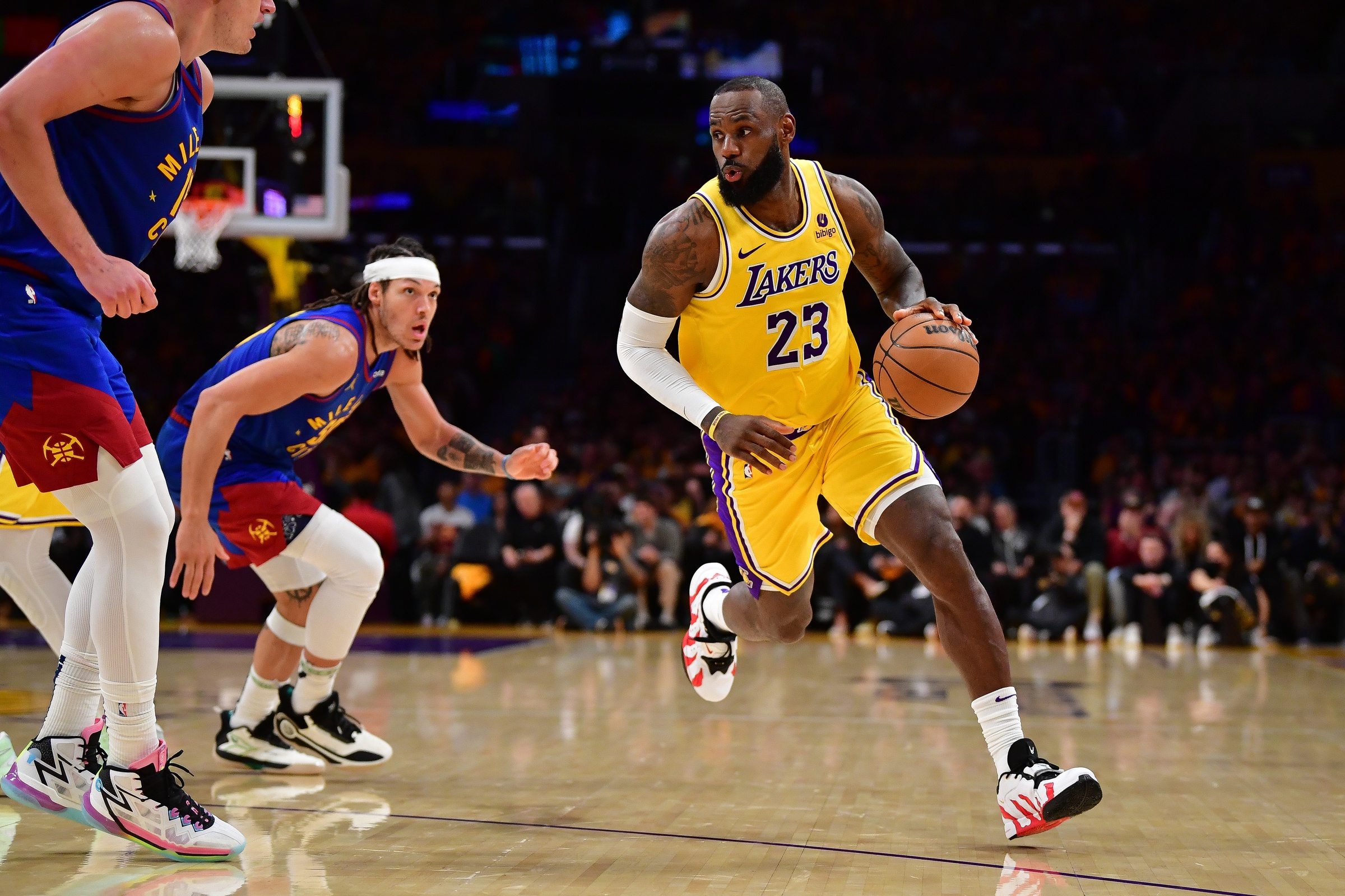 Los Angeles Lakers forward LeBron James (23)