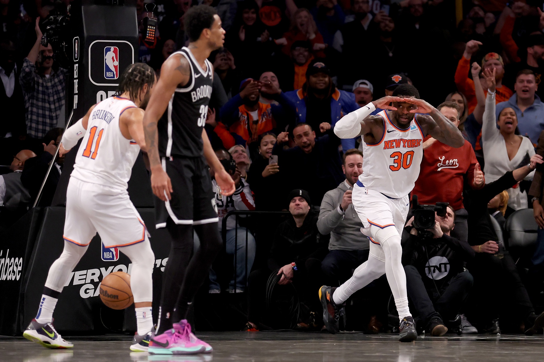 New York Knicks forward Julius Randle (30) celebrates after a dunk with guard Jalen Brunson (11) in front of Brooklyn Nets center Nic Claxton (33)