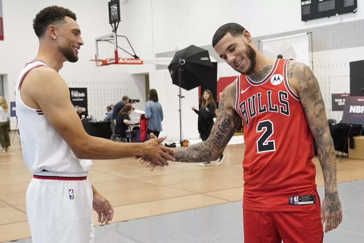 Chicago Bulls guard Zach LaVine (8) and guard Lonzo Ball (2) talk