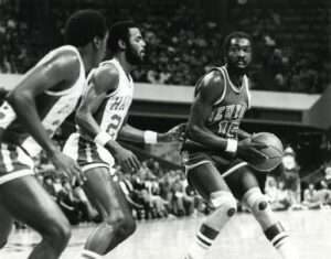 New York Knicks guard Earl Monroe (15) in action