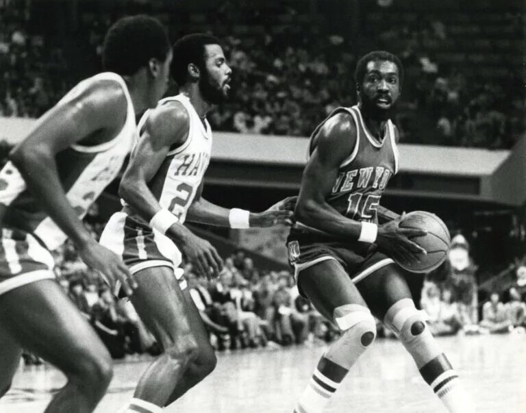 New York Knicks guard Earl Monroe (15) in action