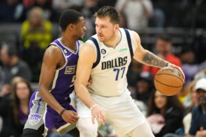 Sacramento Kings point guard De'Aaron Fox defends Dallas Mavericks point guard Luka Doncic