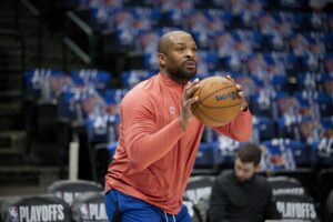 Los Angeles Clippers forward P.J. Tucker (17) warms up before the game