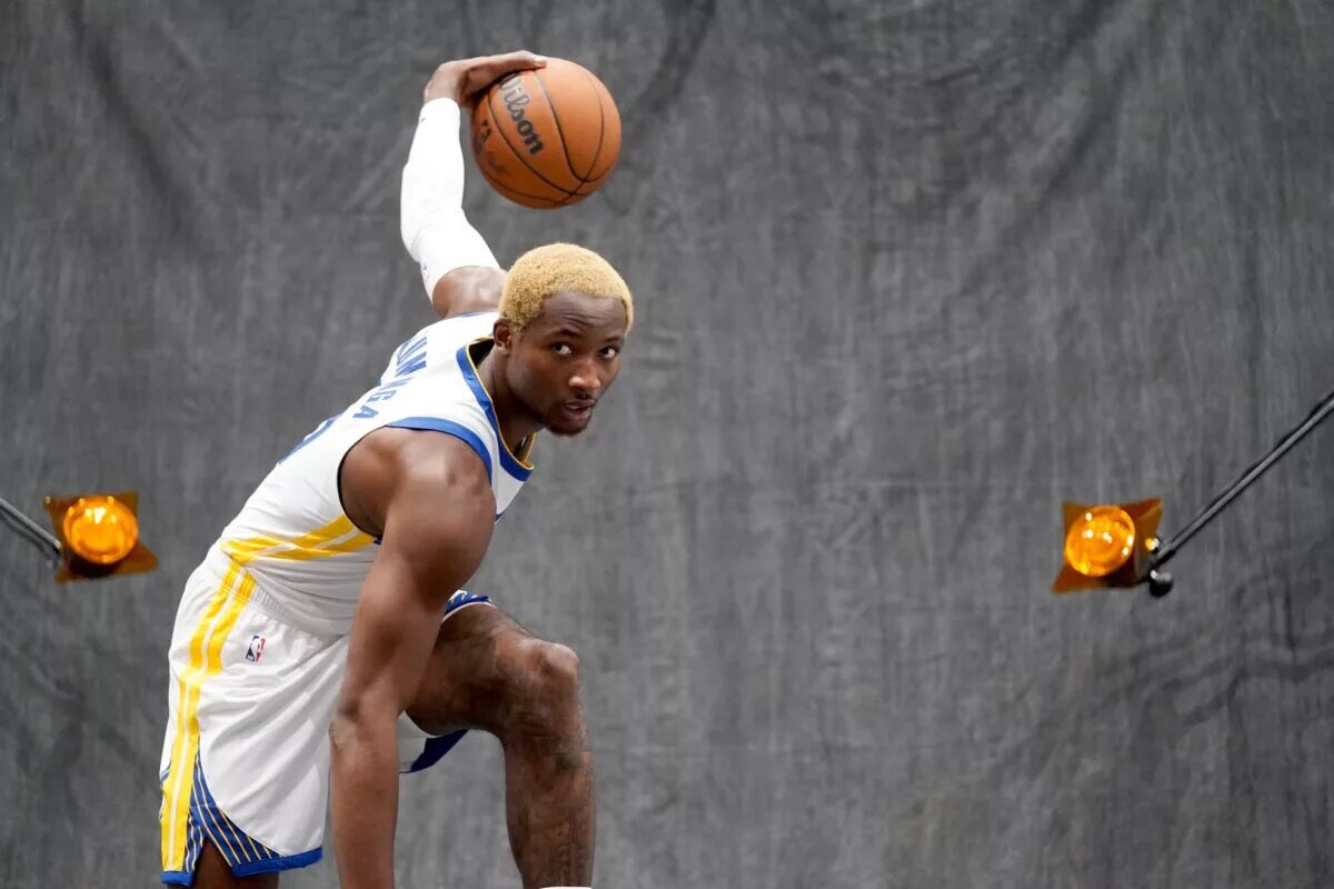 Golden State Warriors forward Jonathan Kuminga (00) dribbles the ball during Media Day