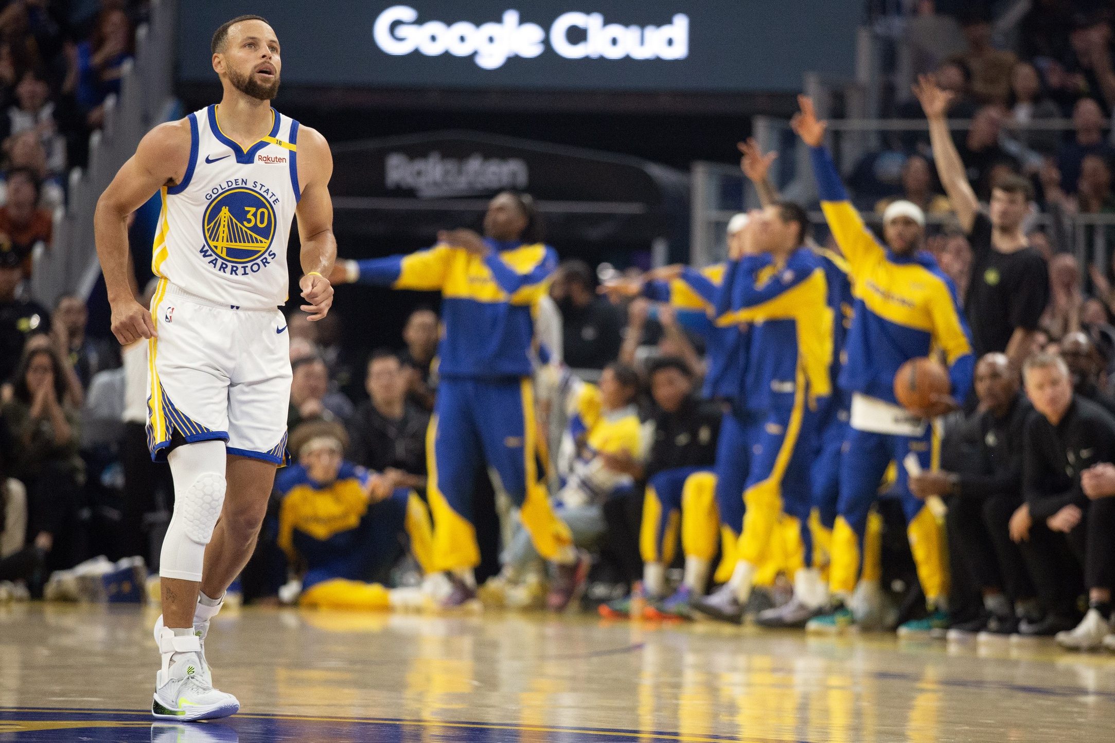 Golden State Warriors guard Stephen Curry (30) backpedals on defense