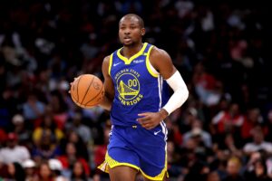 Golden State Warriors forward Jonathan Kuminga (00) handles the ball