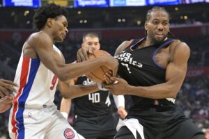 Detroit Pistons forward Ausar Thompson (9) and Los Angeles Clippers forward Kawhi Leonard (2) battle for the ball