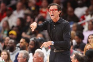 Atlanta Hawks head coach Quin Snyder calls a play