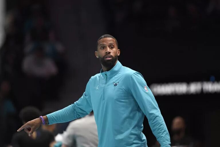 Charlotte Hornets head coach Charles Lee