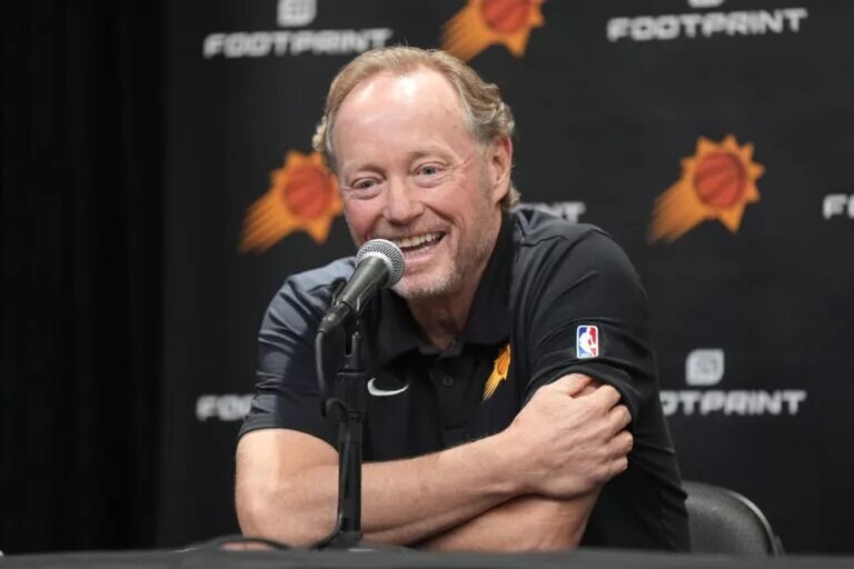Mike Budenholzer has led the Suns to a 5-1 record this season.