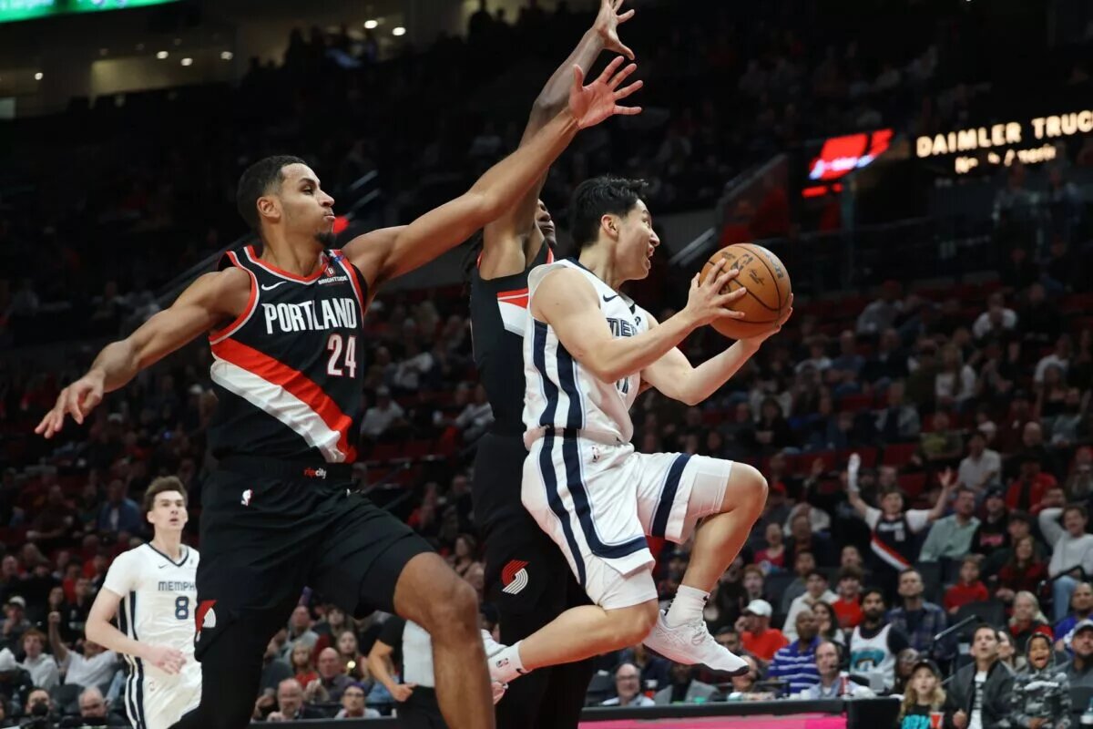 Nov 10, 2024; Portland, Oregon, USA; Memphis Grizzlies guard Yuki Kawamura (17) shoots the ball around Portland Trail Blazers forward Kris Murray (24) and Trail BlazersÕ forward Jabari Walker (34) in the second half at Moda Center. Mandatory Credit: Jaime Valdez-Imagn Images