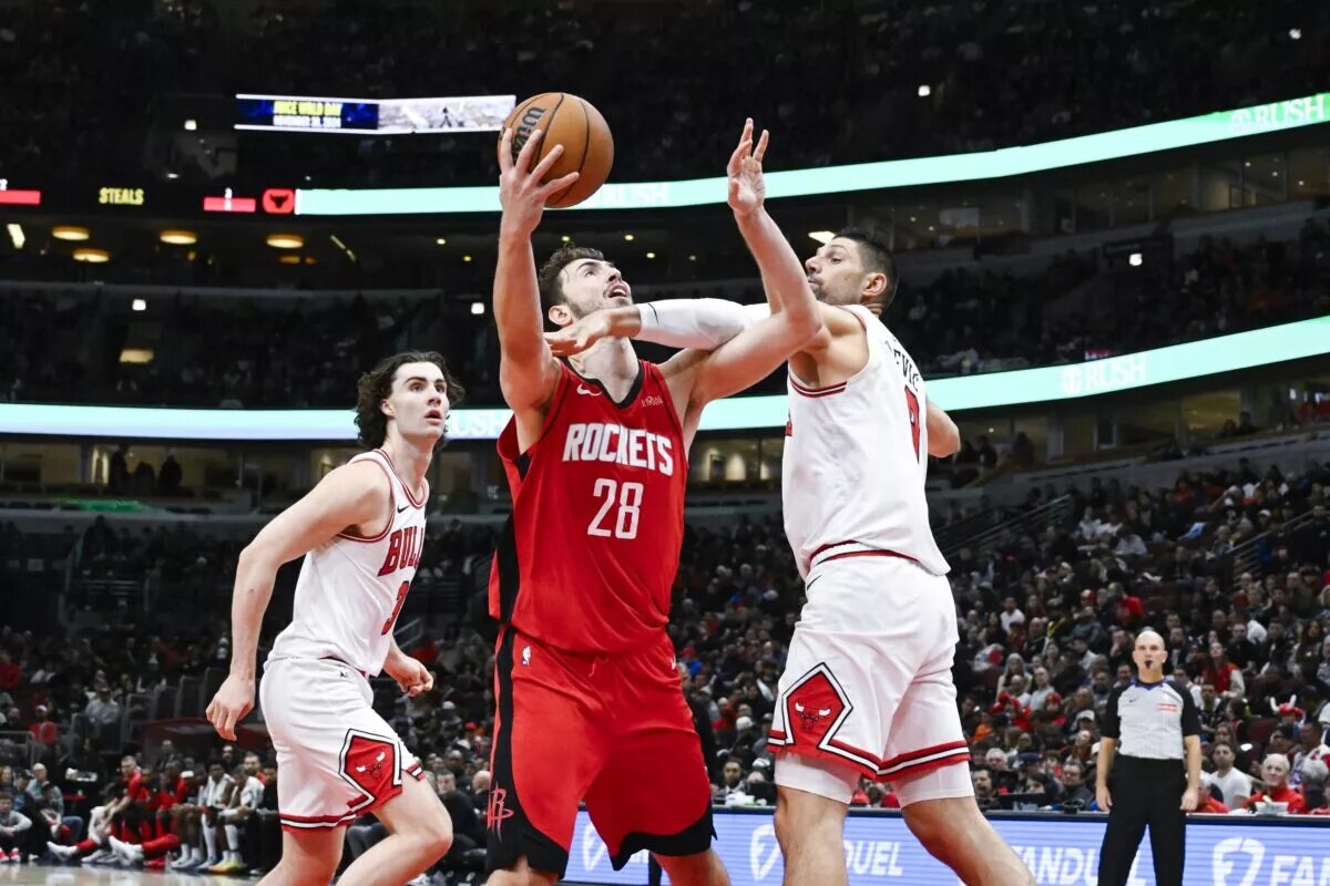 Nov 17, 2024; Chicago, Illinois, USA; Houston Rockets center Alperen Sengun (28) shoots against Chicago Bulls center Nikola Vucevic (9) during the first half at United Center. Mandatory Credit: Matt Marton-Imagn Images