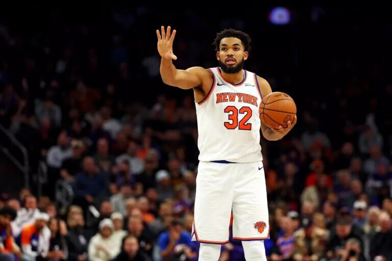 Nov 20, 2024; Phoenix, Arizona, USA; New York Knicks center Karl-Anthony Towns (32) handles the ball during the fourth quarter against the Phoenix Suns at Footprint Center. Mandatory Credit: Mark J. Rebilas-Imagn Images