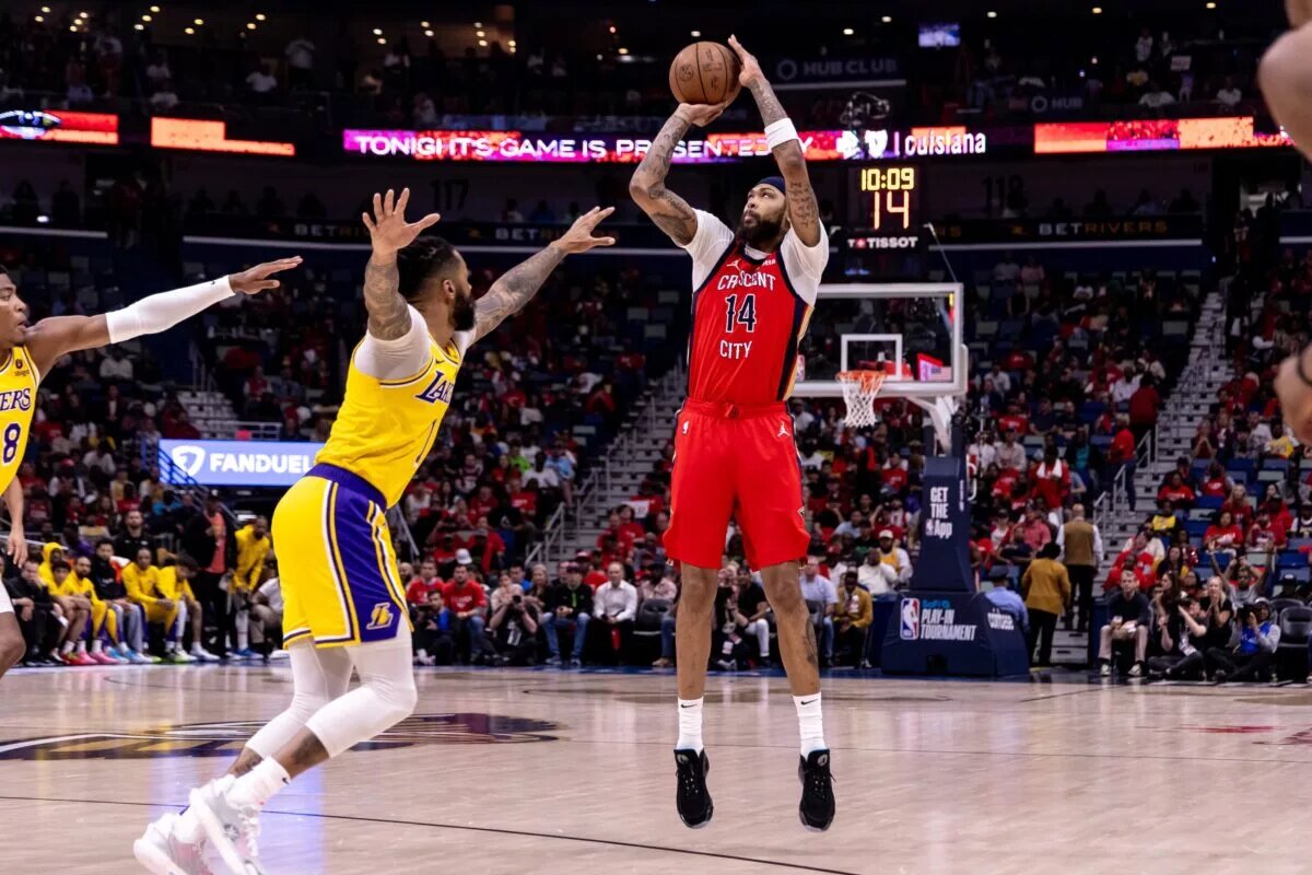 New Orleans Pelicans forward Brandon Ingram (14) shoots a jump shot against the Los Angeles Lakers