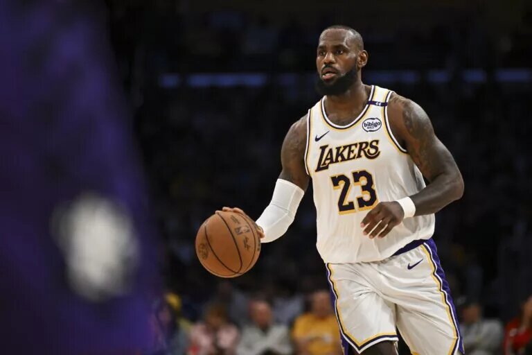 Los Angeles Lakers forward LeBron James (23) looks to pass against the Sacramento Kings