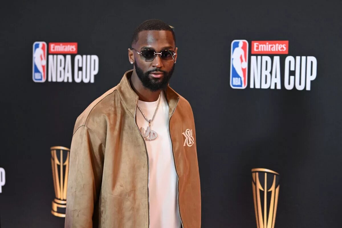 Milwaukee Bucks forward Bobby Portis (9) arrives on the red carpet