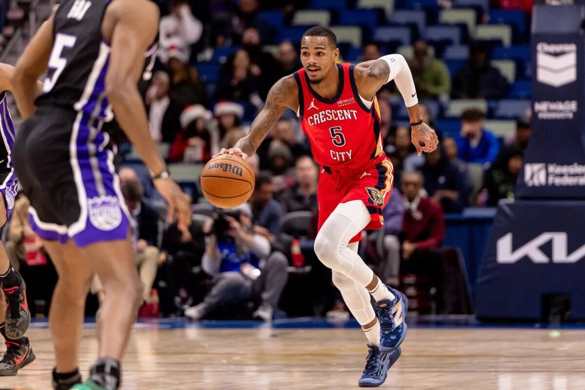 New Orleans Pelicans guard Dejounte Murray (5) brings the ball up court against Sacramento Kings guard De'Aaron Fox (5