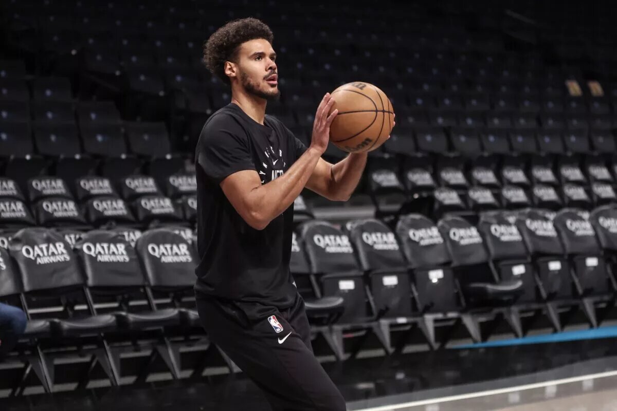 Brooklyn Nets forward Cameron Johnson (2) warms up prior to the game