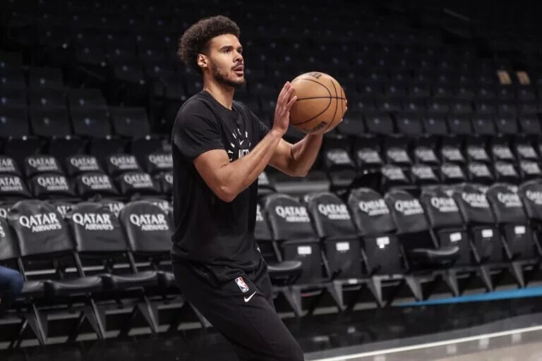 Brooklyn Nets forward Cameron Johnson (2) warms up prior to the game