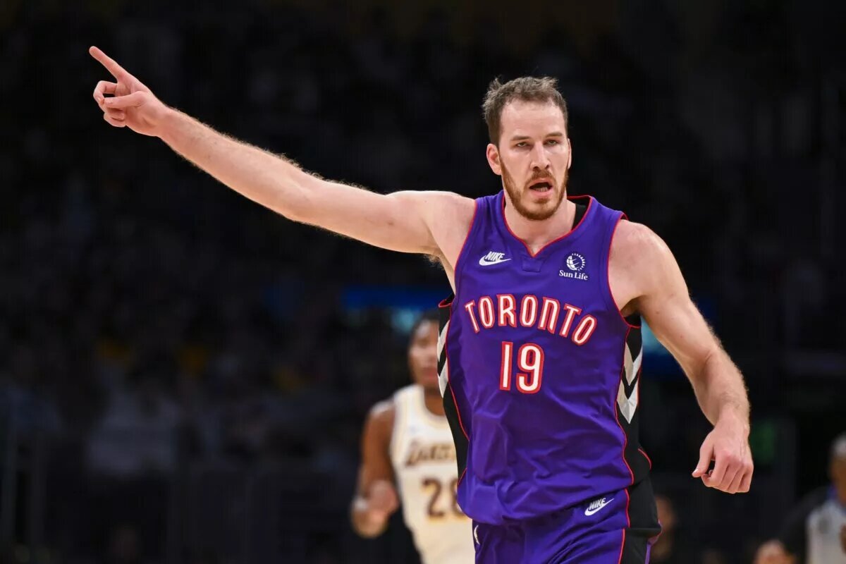 Jakob Poeltl is a trade target for the Warriors.